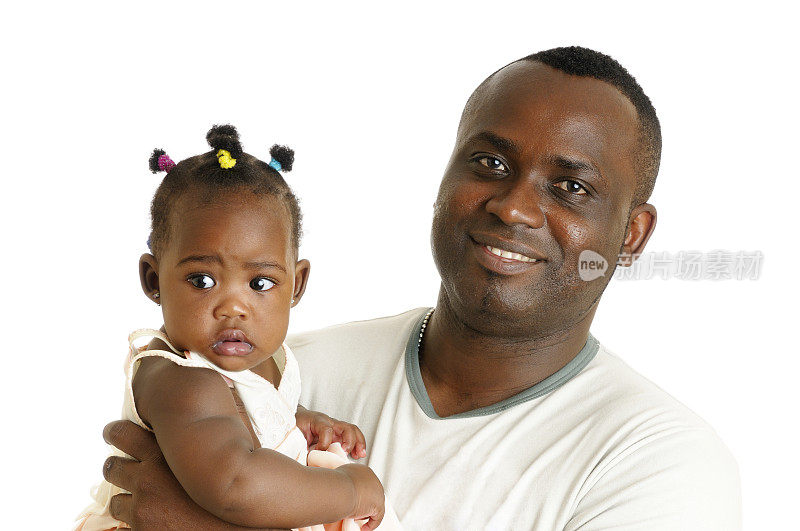 非裔美国婴儿女孩和父母/父亲